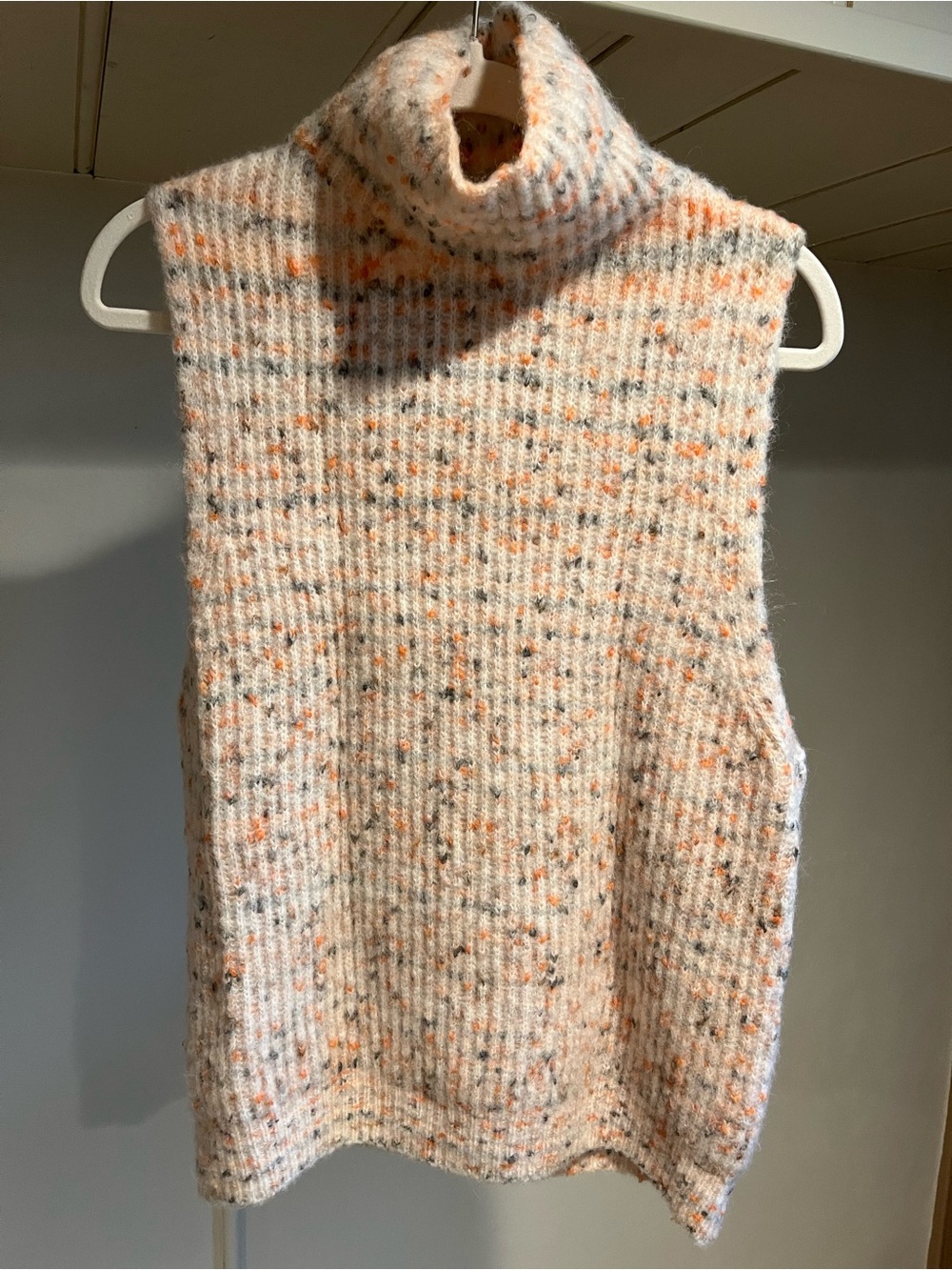 Bellerose Sleeveless Turtleneck Vest
